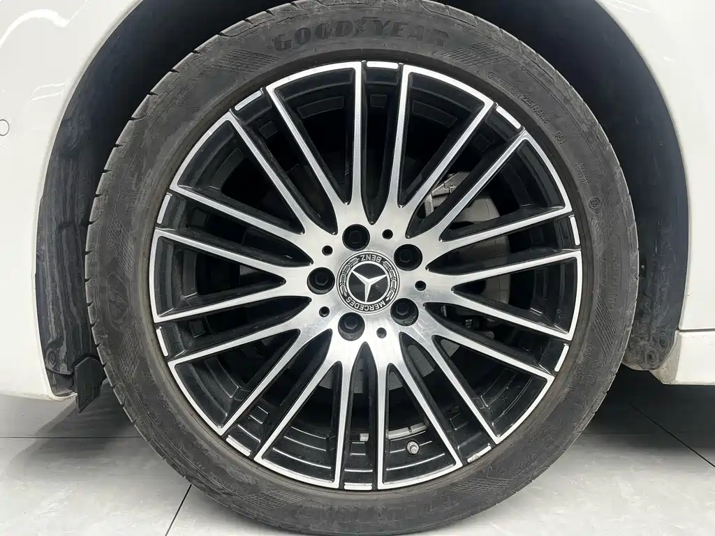 Mercedes-Benz C-Class 2023 — фото 4