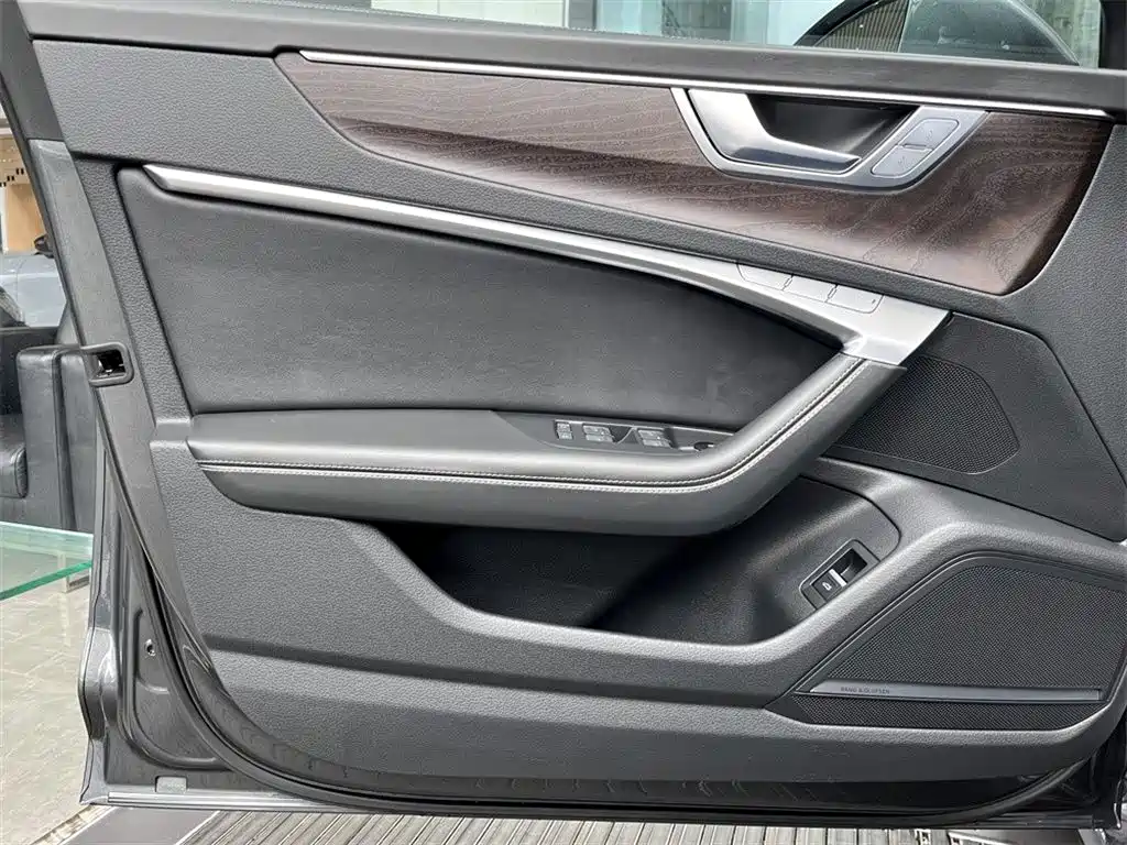 Audi A6L 2023 — фото 16