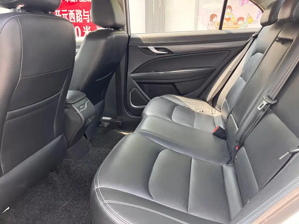 Geely Emgrand New Energy 2018 — фото 7