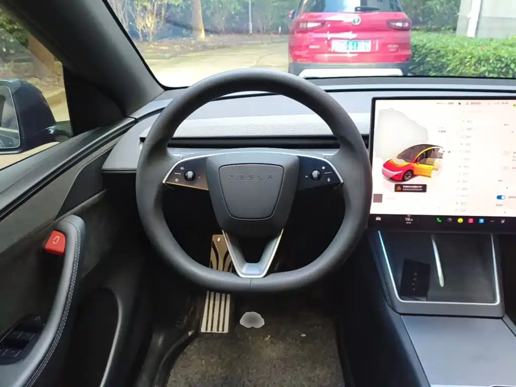 Tesla Model Y L 2026 — фото 11