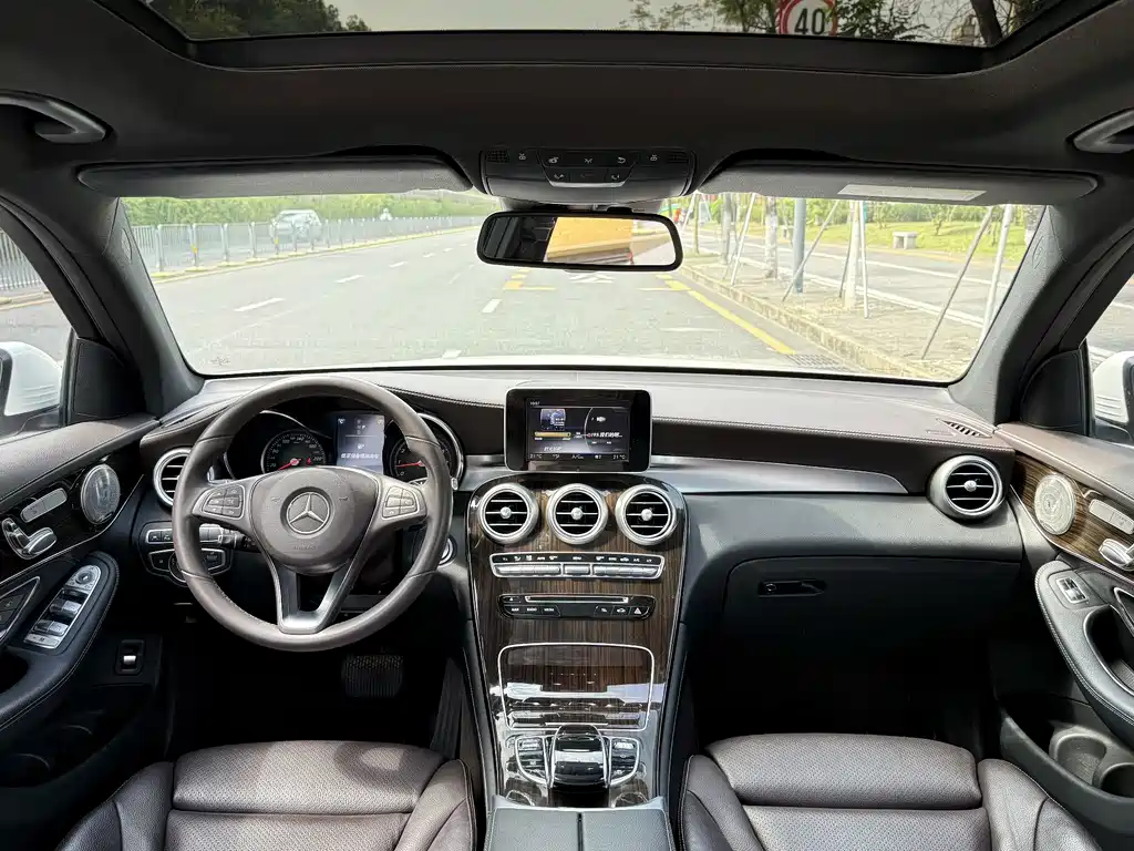 Mercedes-Benz GLC 2017 — фото 13