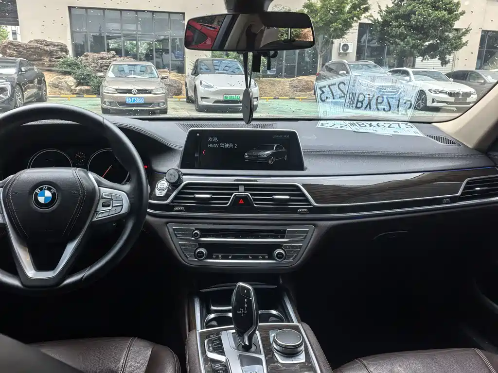BMW 7 Series 2017 — фото 9