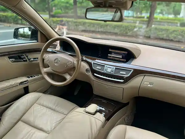 Mercedes-Benz S-Class 2012
