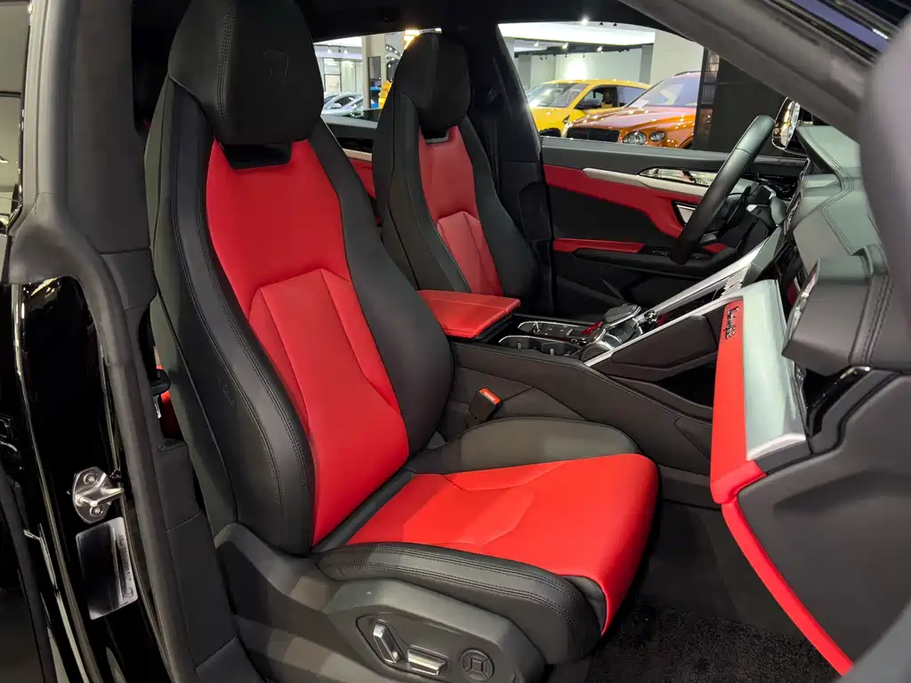 Lamborghini Urus 2019 — фото 27