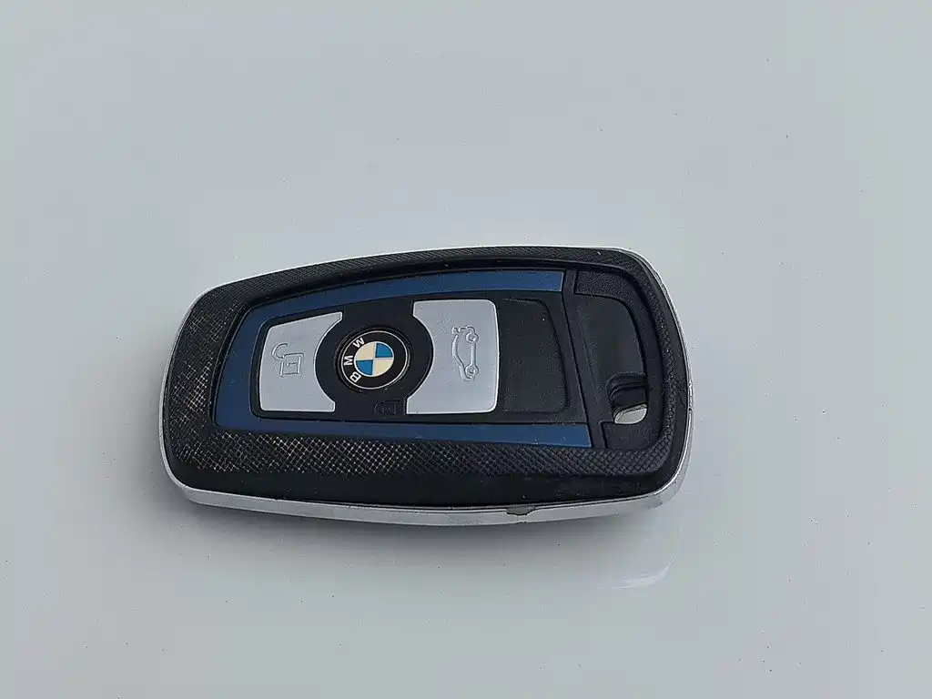 BMW 3 Series 2017 — фото 19
