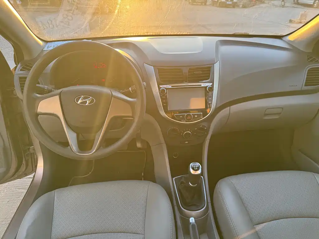 Hyundai Verna 2016 — фото 8