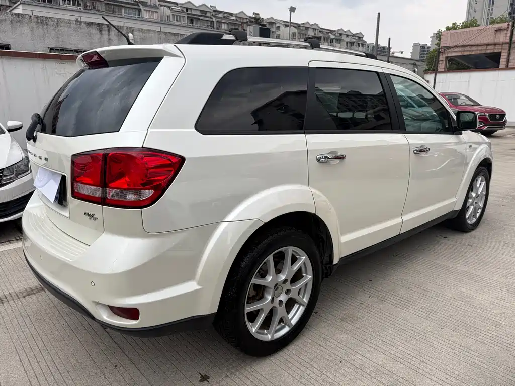 Dodge Journey 2015 — фото 12