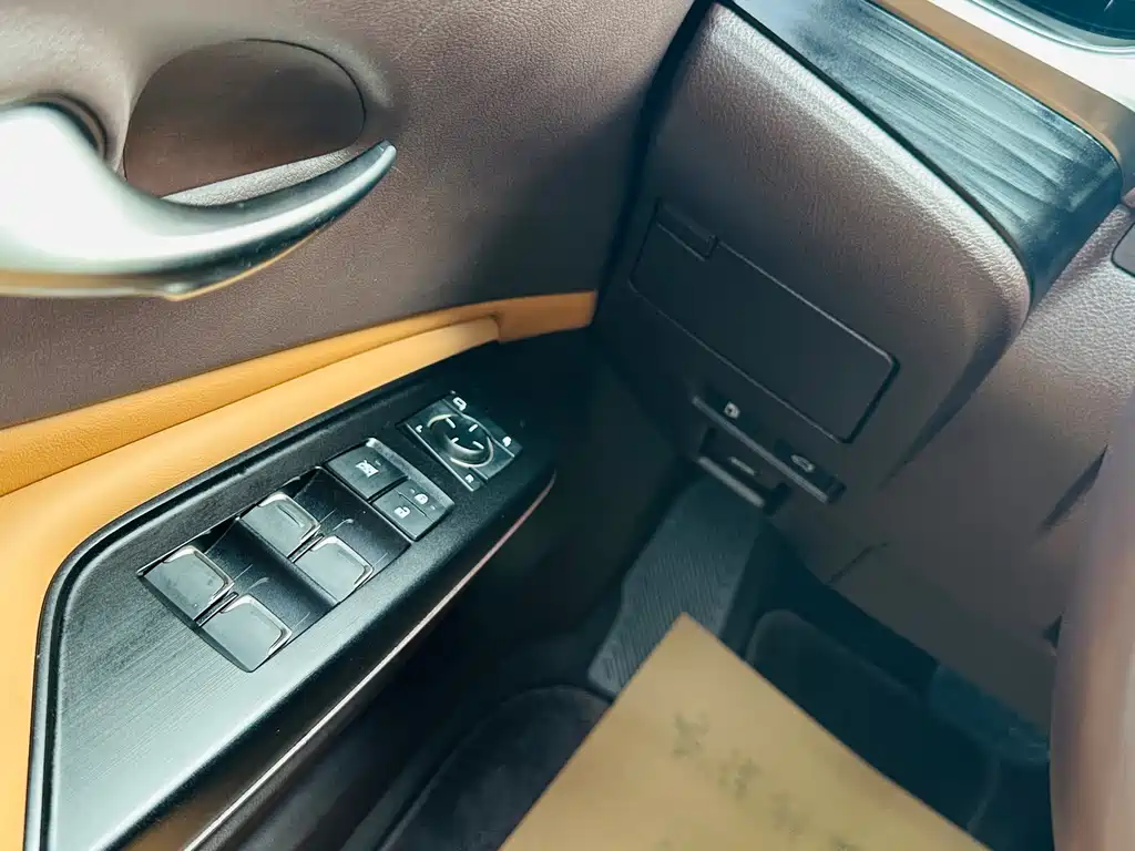 Lexus ES 2021 — фото 20