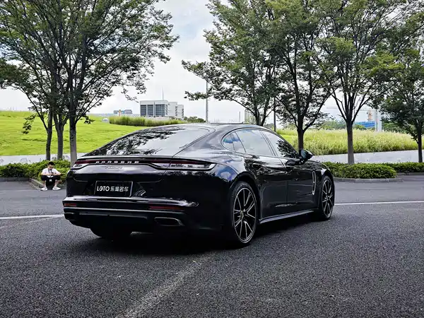 Porsche Panamera 2022