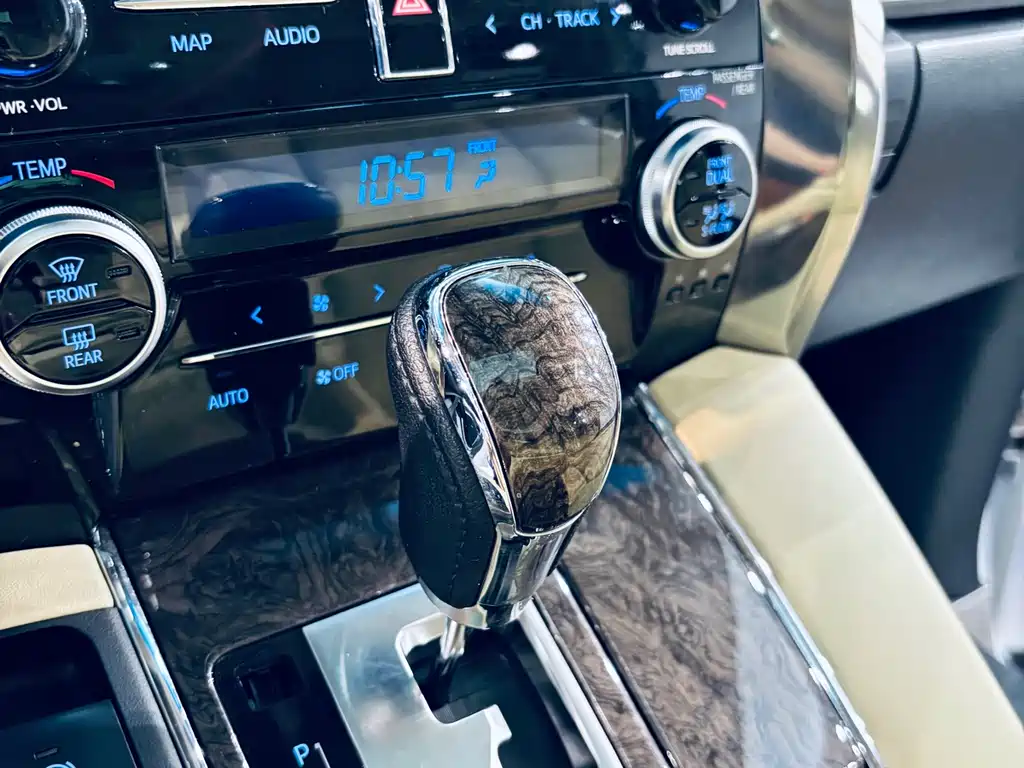 Toyota Alphard 2021 — фото 13