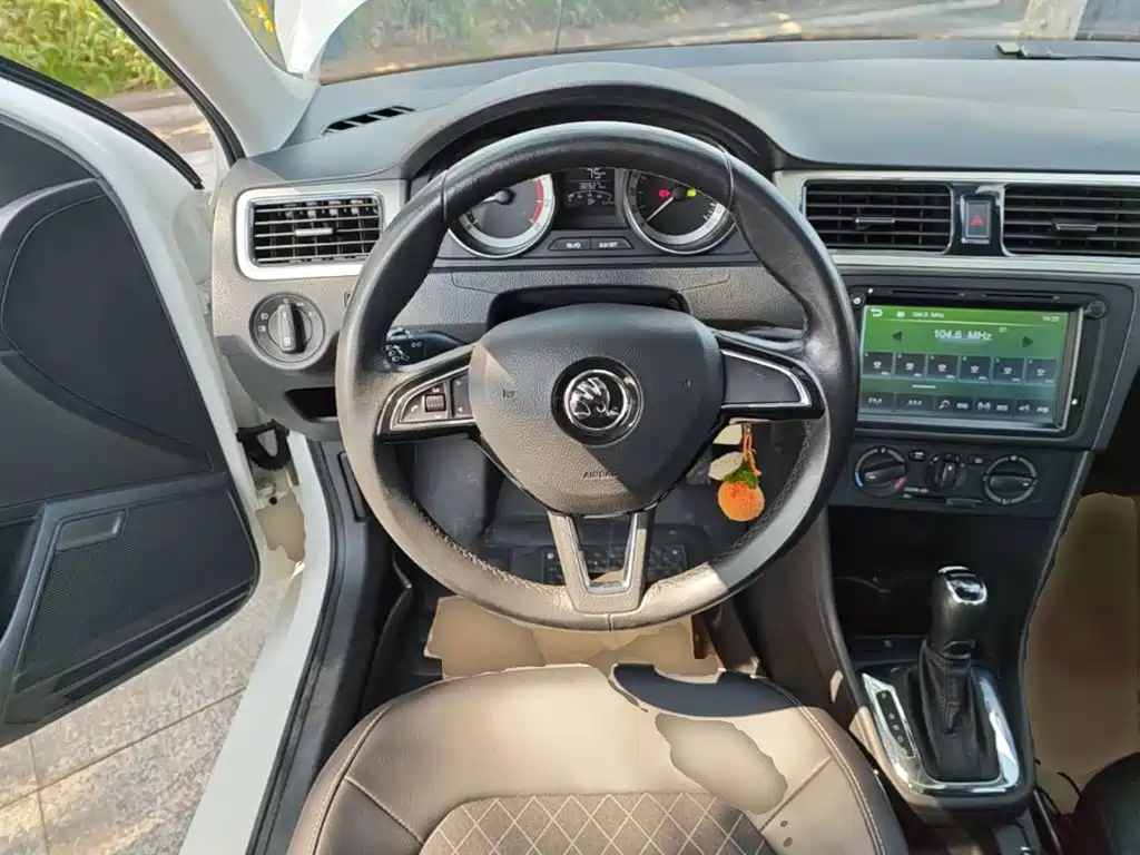 Skoda Rapid Spaceback 2019 — фото 11