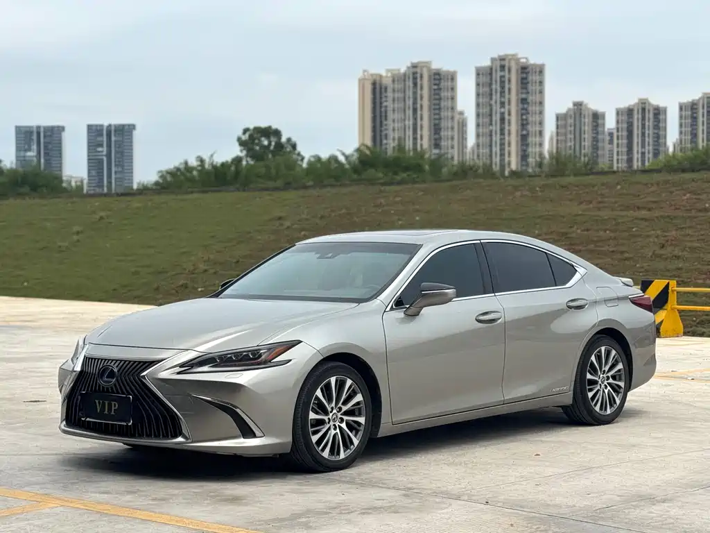 Lexus ES 2021 — фото 1