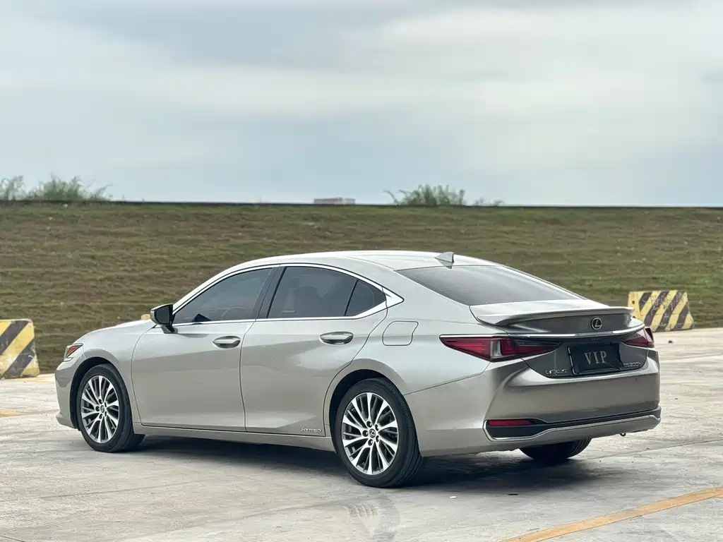 Lexus ES 2021 — фото 7