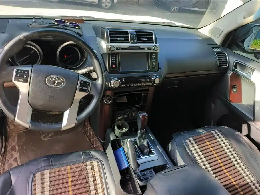 Toyota Prado 2015 — фото 12