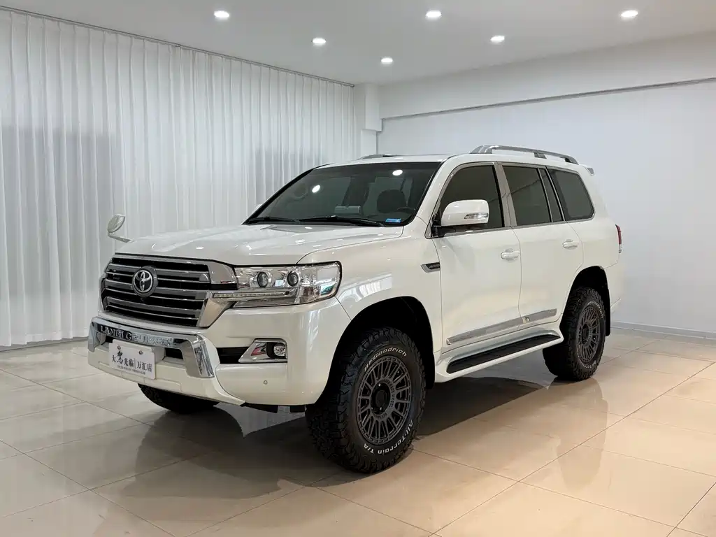 Toyota Land Cruiser 2018 — фото 1