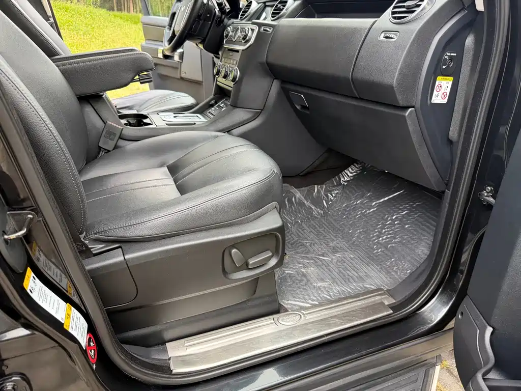 Land Rover Discovery 2015 — фото 28