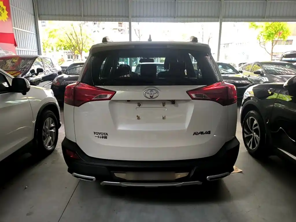 Toyota RAV4 2015 — фото 6