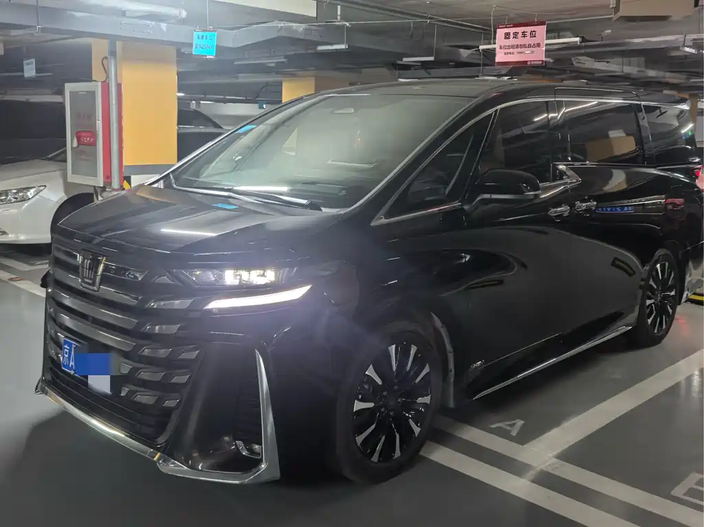 Toyota Vellfire 2024 — фото 1