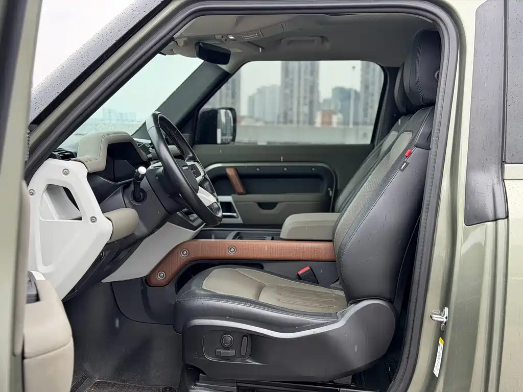 Land Rover Defender 2021 — фото 10