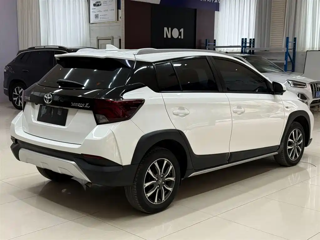 Toyota Yaris L 2022