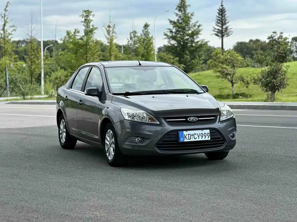 Ford Focus 2014 — фото 16
