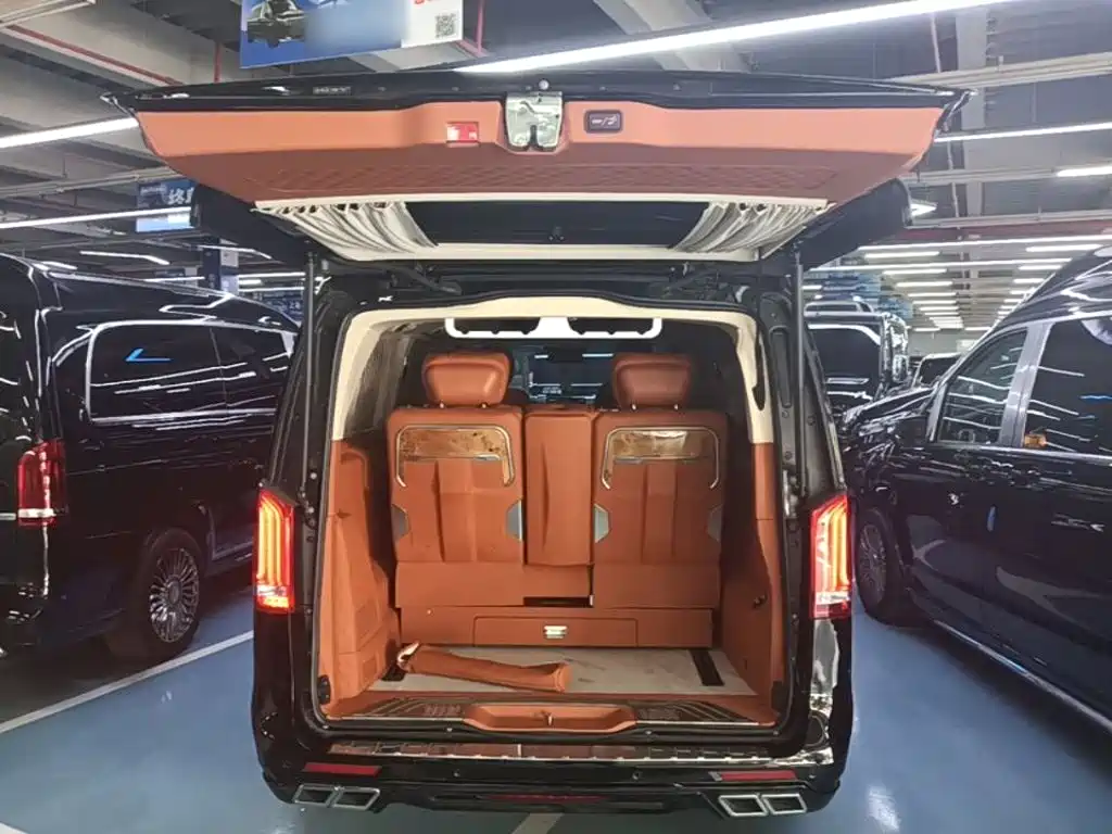 Mercedes-Benz V-Class 2023 — фото 19