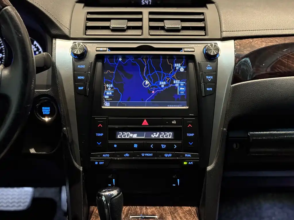 Toyota Camry 2016 — фото 17
