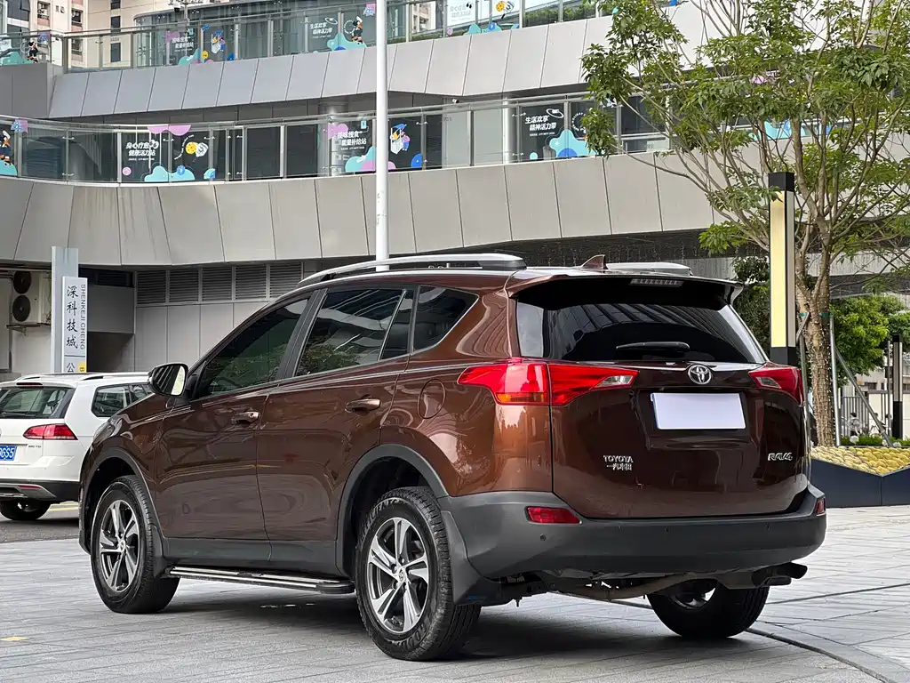 Toyota RAV4 2015 — фото 19
