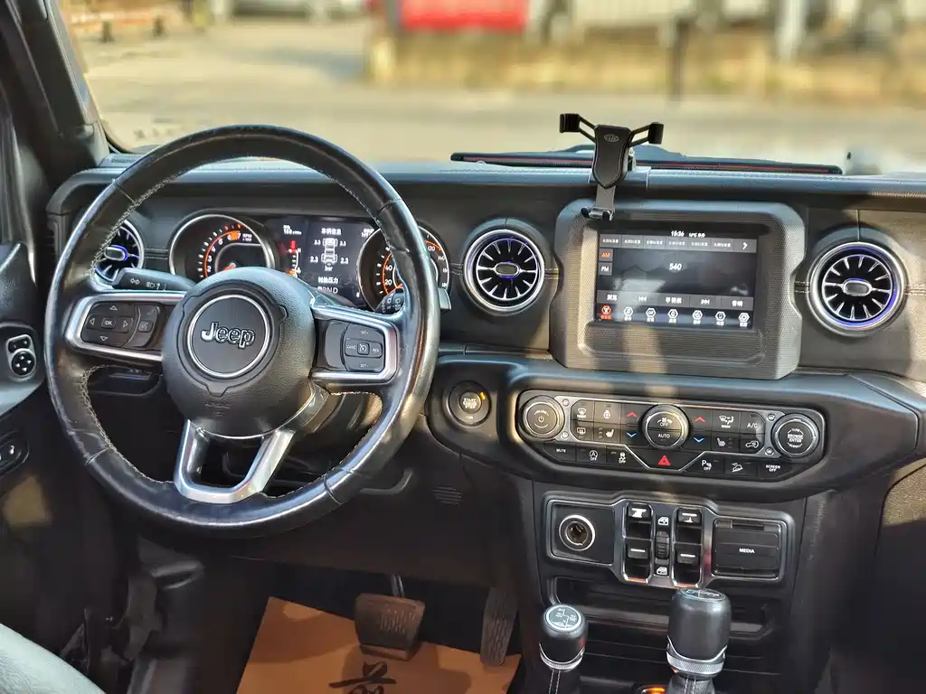 Jeep Wrangler 2019 — фото 11