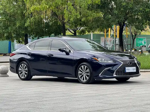 Lexus ES 2019