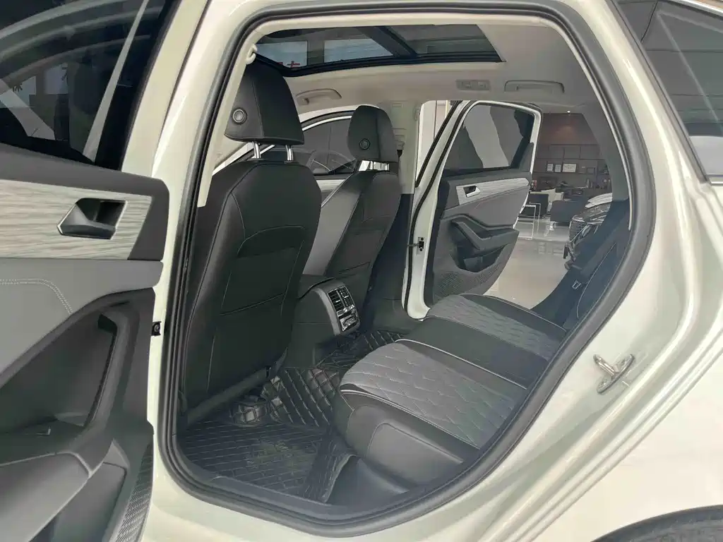 Volkswagen Sagitar 2025