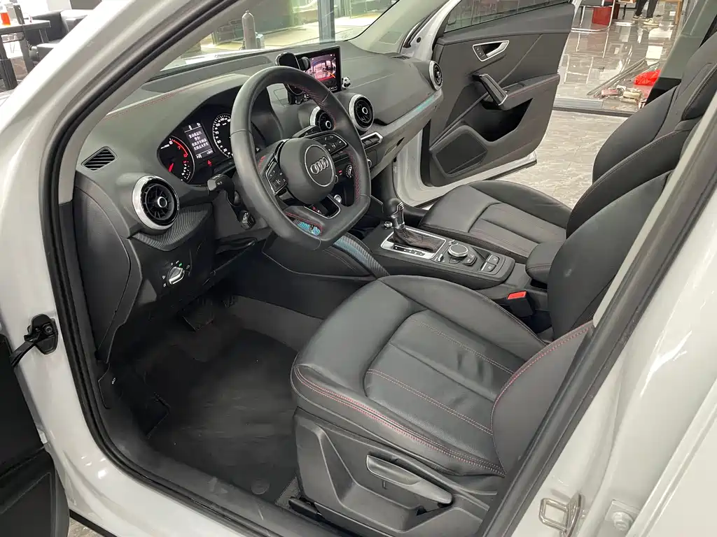 Audi Q2L 2023