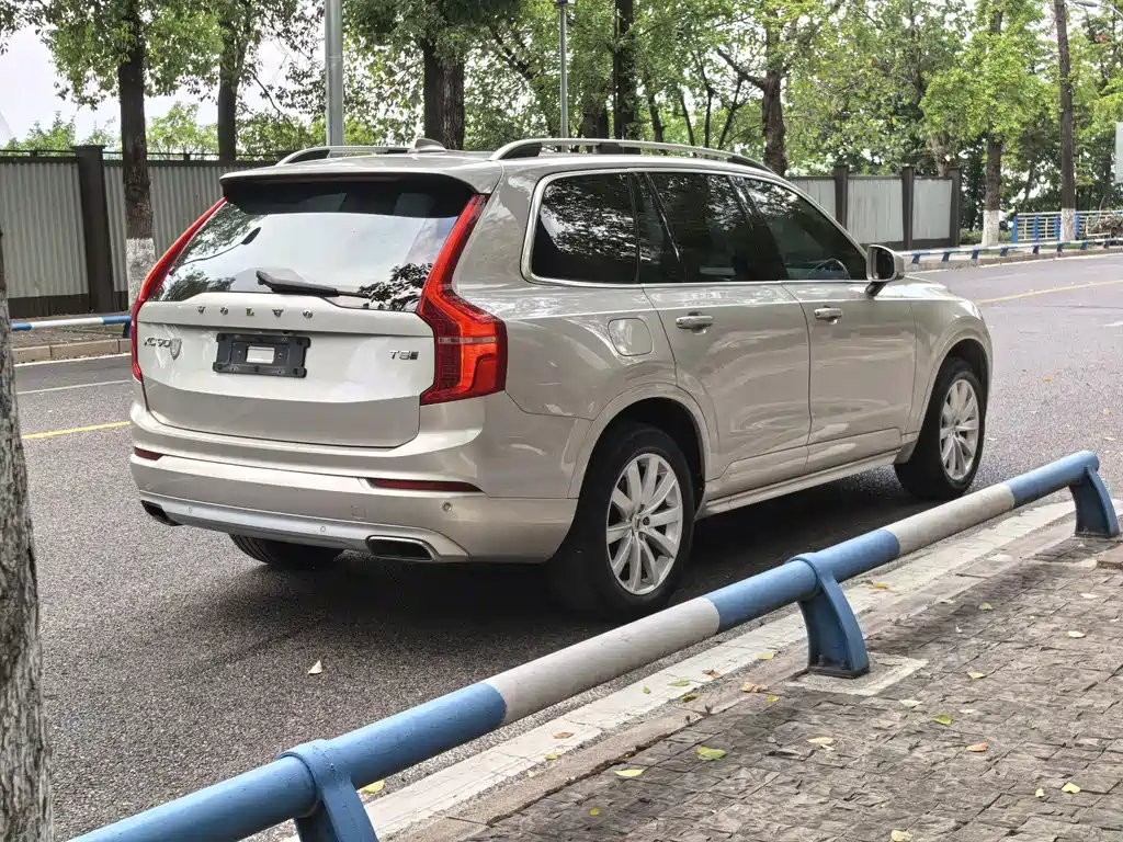 Volvo XC90 2017 — фото 9