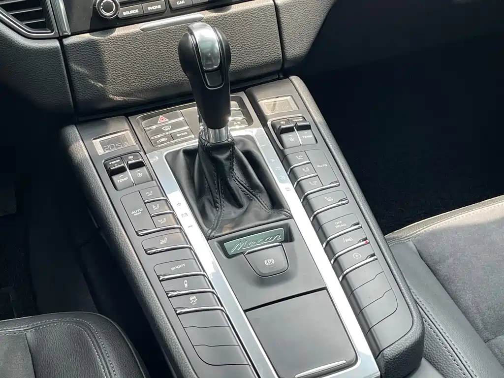 Porsche Macan 2017 — фото 15