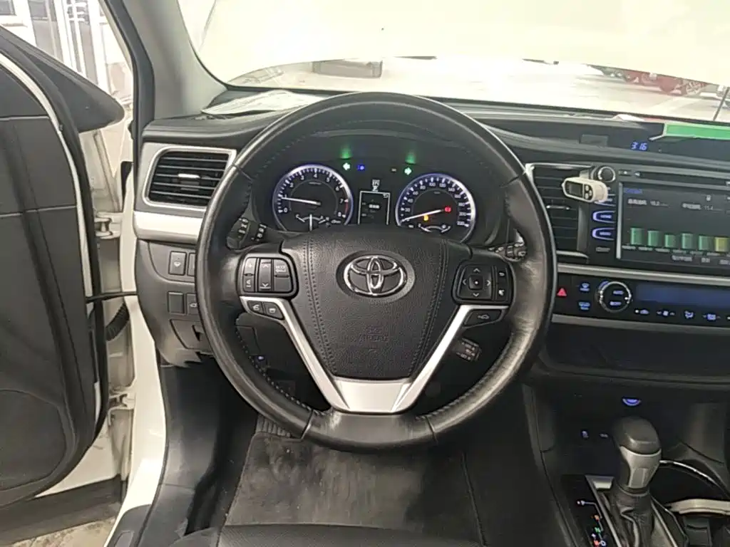 Toyota Highlander 2016 — фото 11