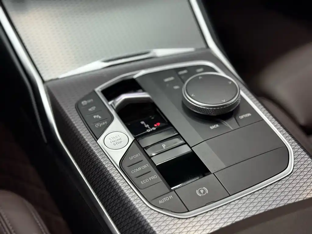 BMW 3 Series 2024 — фото 10