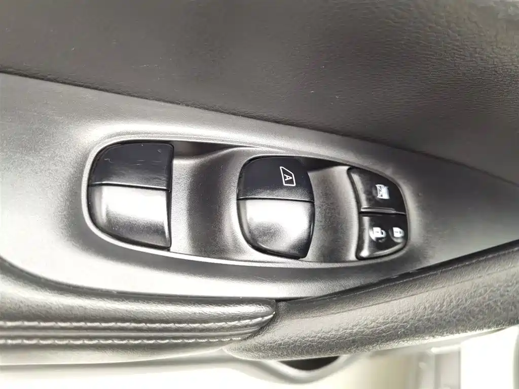 Nissan X-Trail 2018 — фото 9