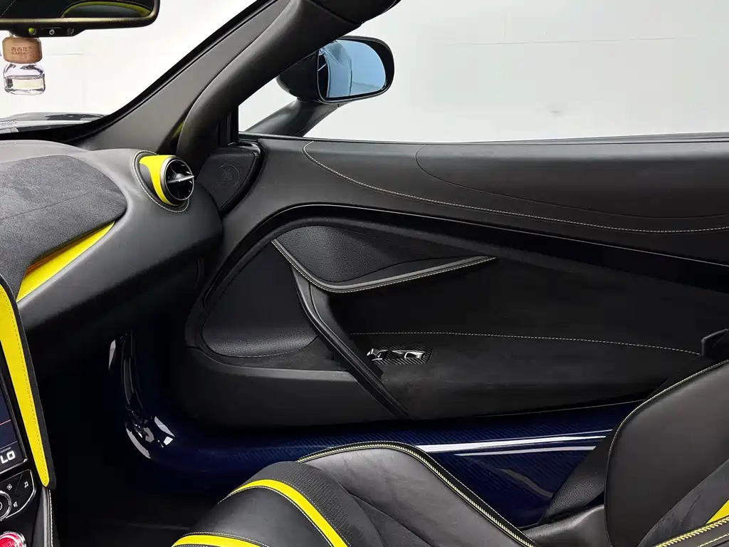 McLaren 720S 2019 — фото 17