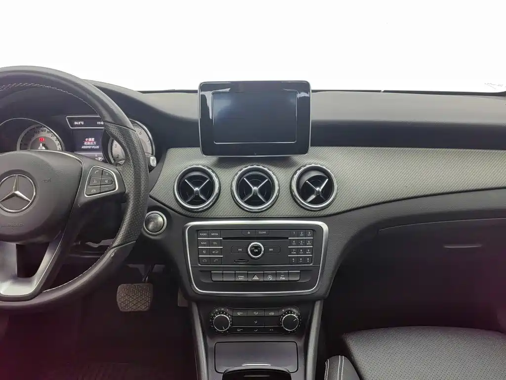 Mercedes-Benz GLA 2017 — фото 12