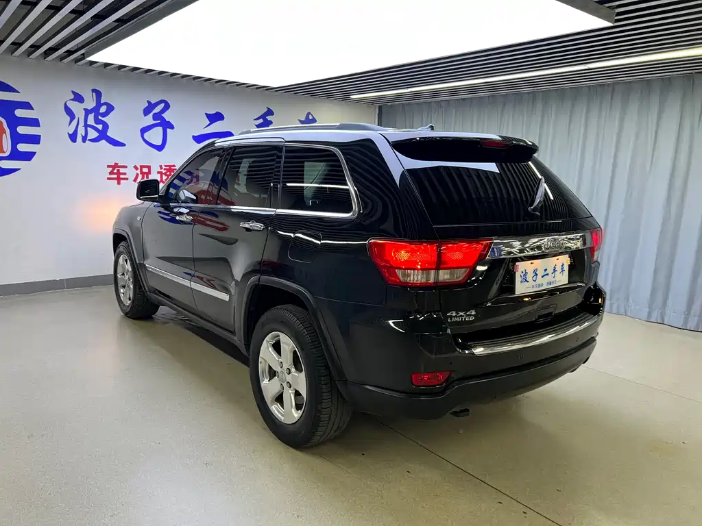 Jeep Grand Cherokee 2013 — фото 18