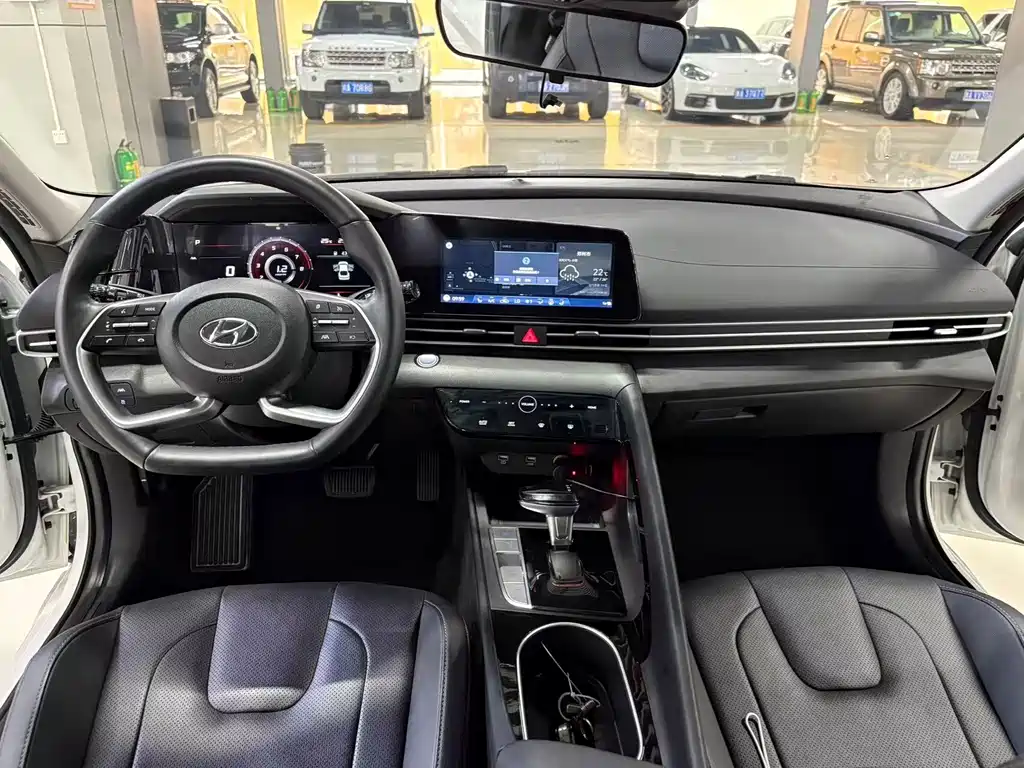 Hyundai Elantra 2023