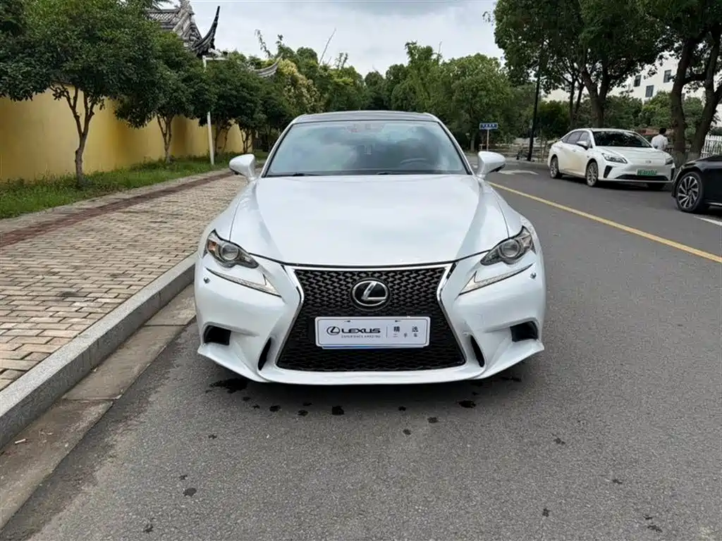 Lexus IS 2014
