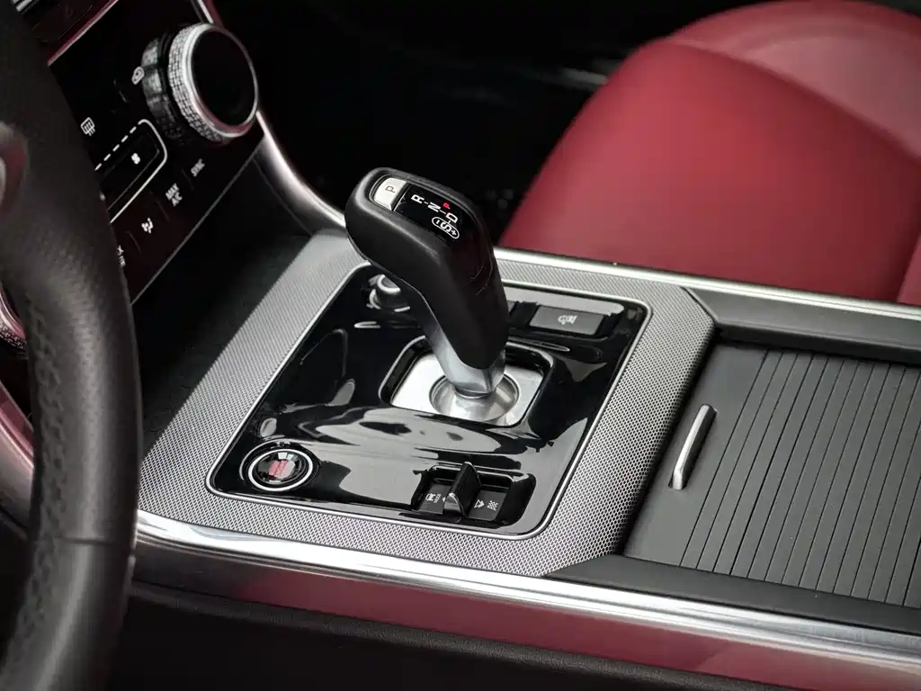 Jaguar XEL 2020 — фото 11
