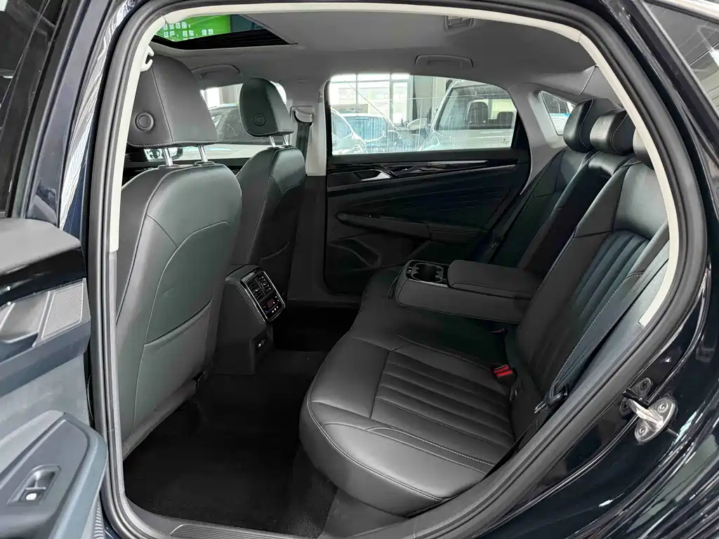 Volkswagen Passat 2023 — фото 15