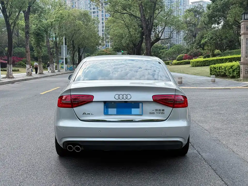 Audi A4L 2015
