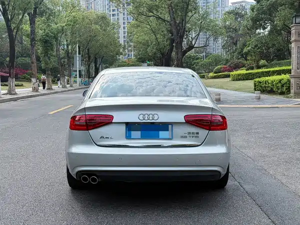 Audi A4L 2015