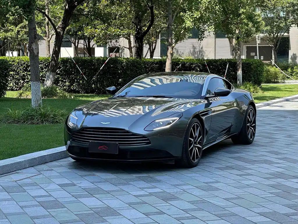 Aston Martin DB11 2018 — фото 1