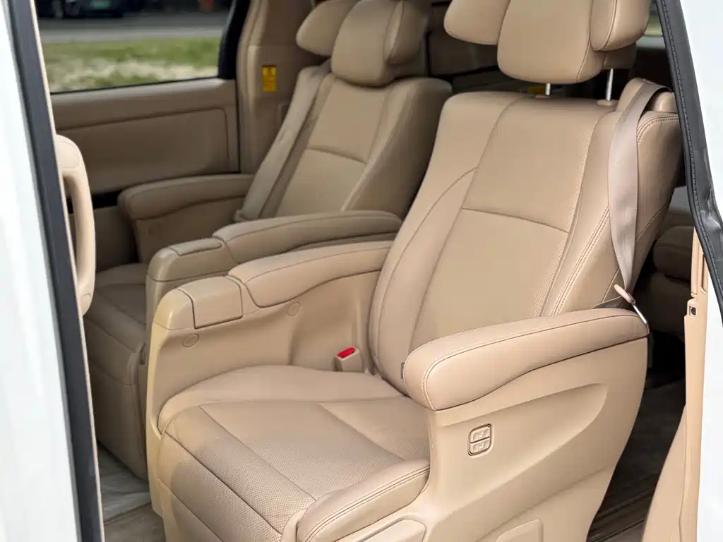 Toyota Alphard 2012 — фото 9