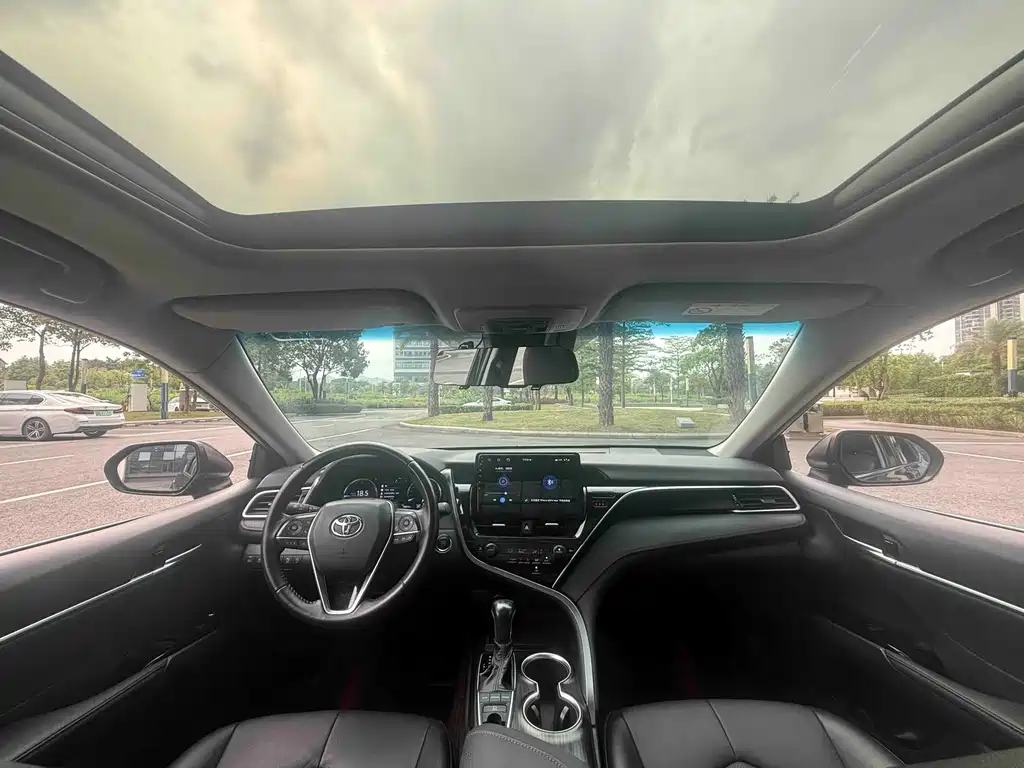 Toyota Camry 2022 — фото 12