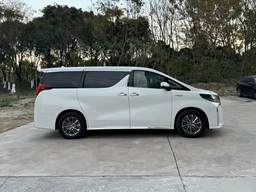 Toyota Alphard 2021 — фото 2